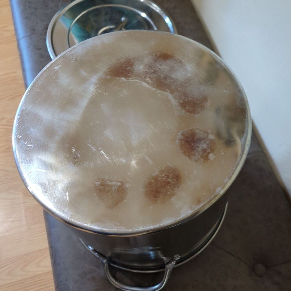 16 QUART STAINLESS STEEL LIDDED STOCKPOT. FREE Smaller One. - Picture 6 of 14